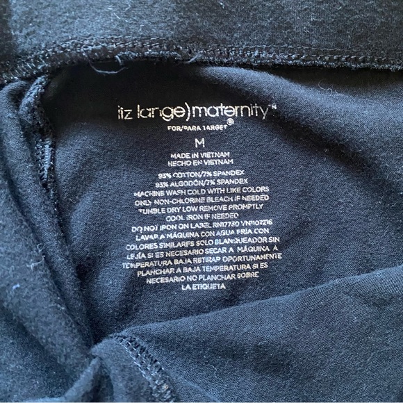 Six Piece Maternity Bundle: Tank tops, Shorts, T-Shirt, Leggings, Pajama Top - Picture 7 of 15